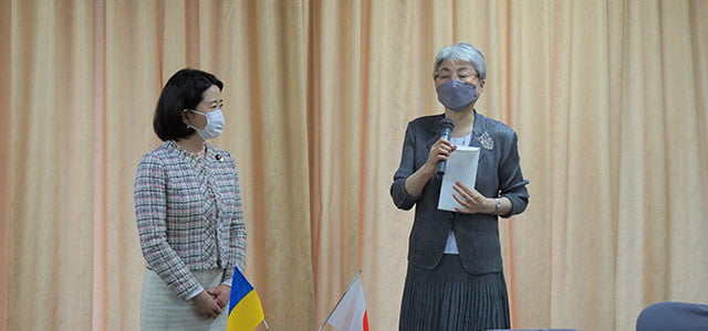 各種女性団体連合会 ウクライナ人道支援義援金受領式